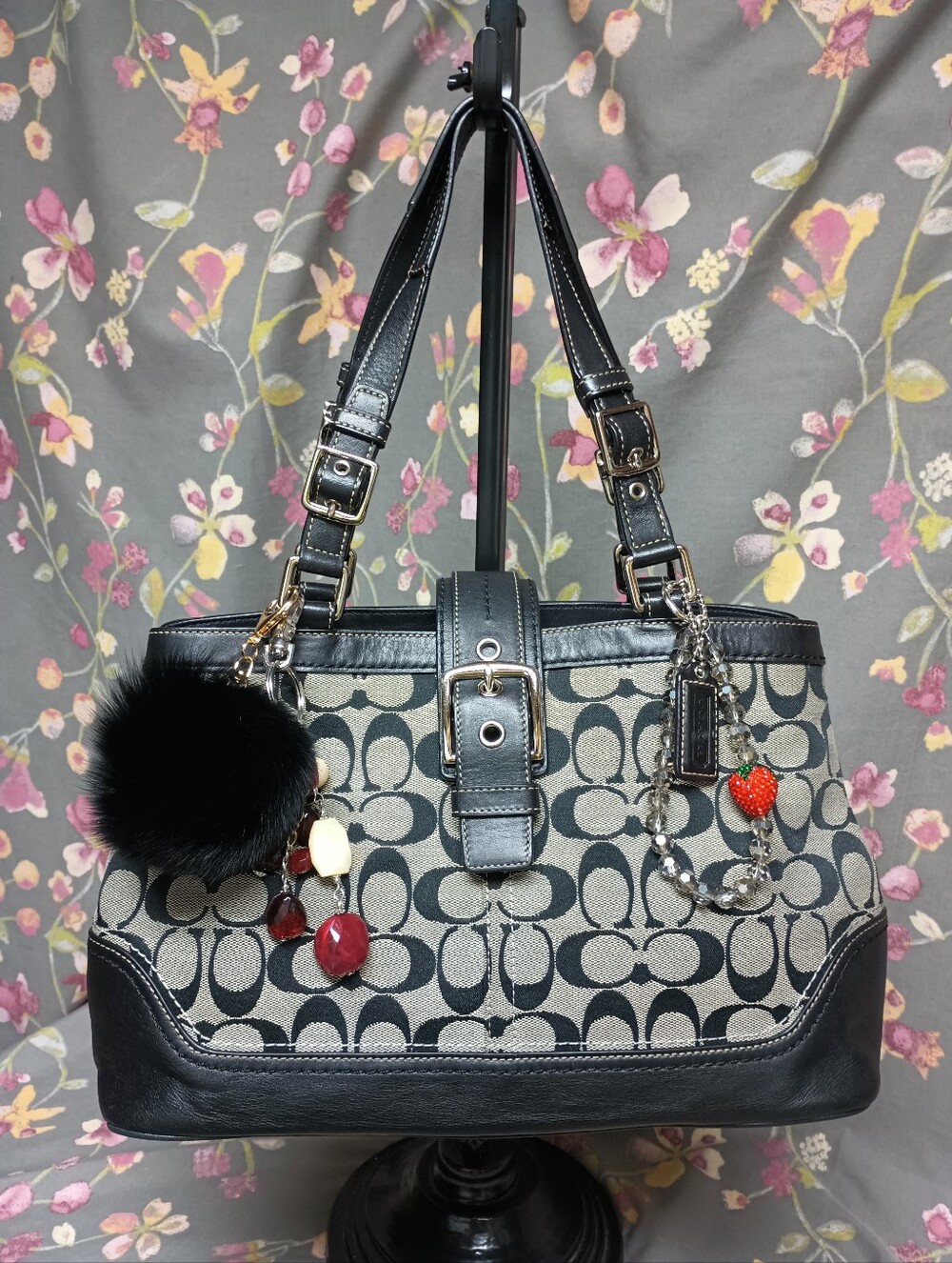 Restored! Coach Hamptons Signature Carryall Tote Jacquard Black/Gray With Charms - Picture 3 of 8